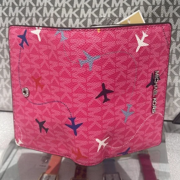 Michael Kors Jet Set Travel Md Printed Signature Logo Bi-Fold Wallet
Dragonfruit - Picture 6 of 16